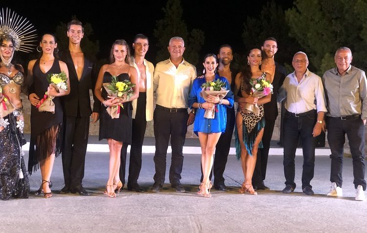 Χόρεψαν υπό το φως του φεγγαριού