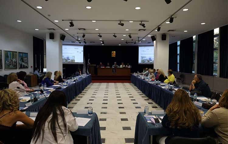 Θ. Αμπατζόγλου προς δημοτικά - νηπιαγωγεία: «Εξοικονομείστε ενέργεια για να μην κοπούν πόροι»