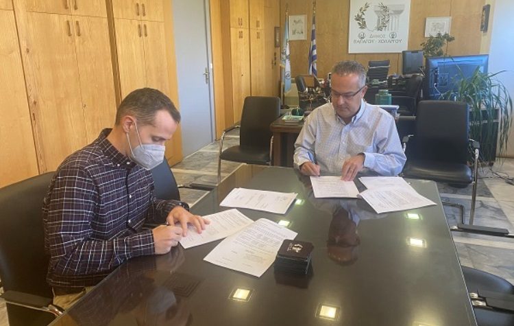 «Έπεσαν» οι υπογραφές για μελέτη δύο νέων σχολείων στου Παπάγου