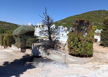 Κατεσβέσθη μικρής έκτασης πυρκαγιά στο Κοιμητήριο Μελισσίων