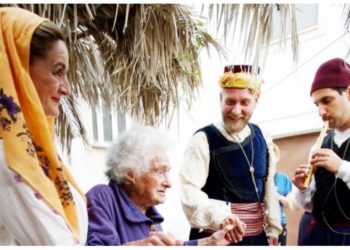 Μια καντάδα για τη γιαγιά της προσφυγιάς