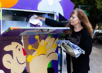 Κοινωνική ντουλάπα: Ανακύκλωση ρούχων για καλό σκοπό