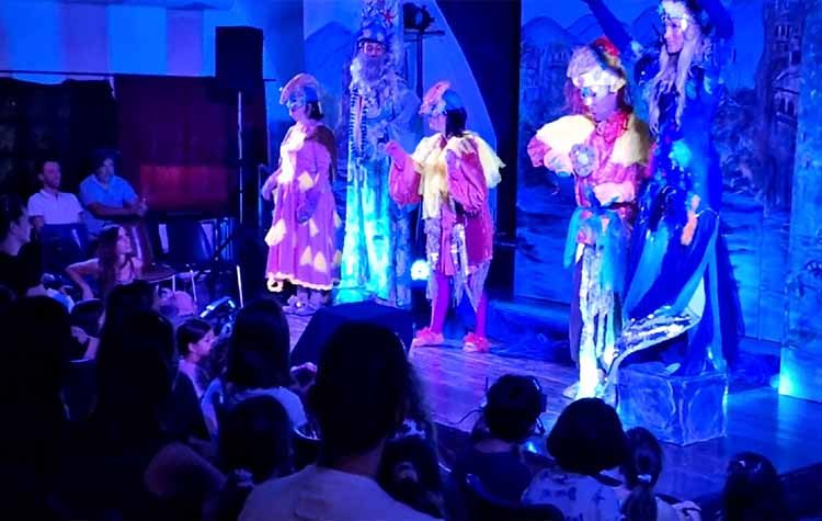 Παιδικά χαμόγελα στις βραδιές σινεμά και θεάτρου του Δήμου