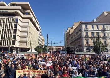 Απεργία ΓΣΕΕ: Επεισόδια με μολότοφ και χημικά σε Αθήνα και Θεσσαλονίκη