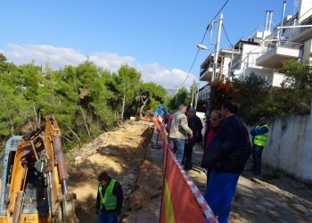 Αυτοψία Αμπατζόγλου στο έργο αποκατάστασης του πρανούς επί της οδού Ερεσσού (Νέα Λέσβος)