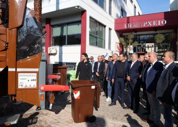 ΕΔΣΝΑ: Τρία απορριμματοφόρα βιοαποβλήτων και 693 καφέ κάδοι στο Δήμο Φυλής