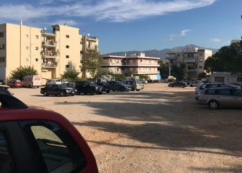 Συμμαχία Πολιτών: «Οι κάτοικοι πληρώνουν για την κεντρική πλατεία της Πεύκης, η οποία παρανόμως μένει στα χαρτιά»