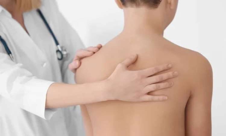 Δωρεάν εξετάσεις για σκολίωση - κύφωση παρέχει o Δήμος στους μαθητές