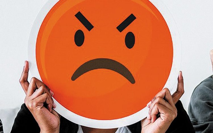 Πήραν «φωτιά» τα πληκτρολόγια…