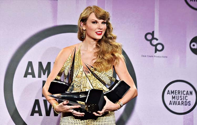American Music Awards 2022: Σάρωσε η Τέιλορ Σουίφτ