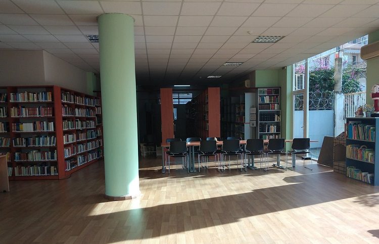 Με… ζαχαροσκαλίσματα και πηλομαστορέματα γιορτάζει αυτά τα Χριστούγεννα η Δημοτική Βιβλιοθήκη