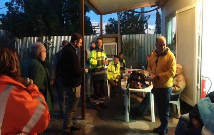 Συνάντηση του Κώστα Ζαχαριάδη με τους εργαζόμενους στην καθαριότητα στη Νέα Φιλαδέλφεια