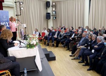 Άνοιξε η συζήτηση για τη σχέση παιδιών και εφήβων με το αλκοόλ