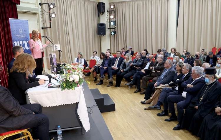 Άνοιξε η συζήτηση για τη σχέση παιδιών και εφήβων με το αλκοόλ