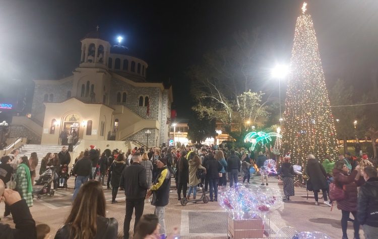 «Άναψε» το χριστουγεννιάτικο δέντρο του Δήμου - Τριήμερο εκδηλώσεων του ΠΑΟΔΑΠ