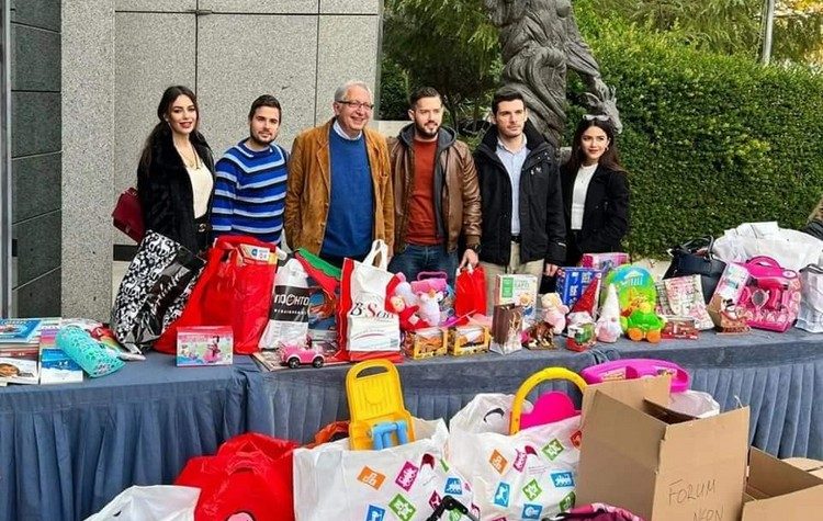 Χριστουγεννιάτικα δώρα για τα παιδιά της πόλης συγκέντρωσαν οι Μαρουσιώτες