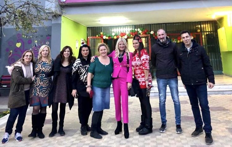 Η Μαρίνα Σταυράκη Πατούλη, στο χριστουγεννιάτικο Bazaar του 2ου Δημοτικού Σχολείου Λυκόβρυσης