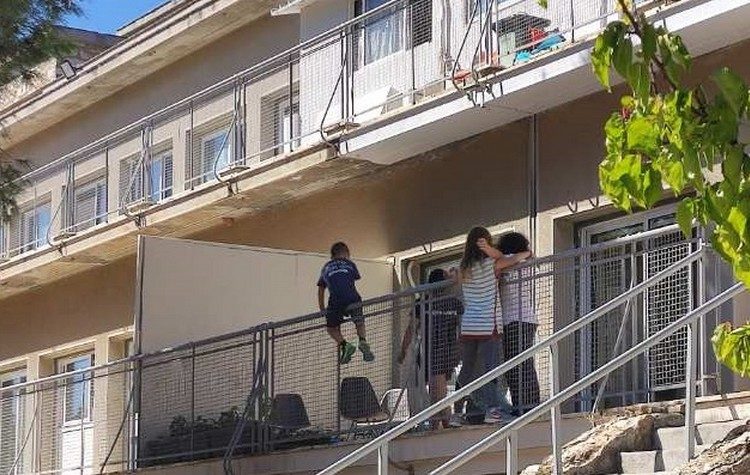 «Επικίνδυνη κατάσταση στην δομή φιλοξενίας στο Παίδων Πεντέλης»