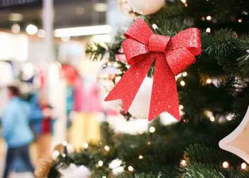 Εορταστικό ωράριο: Η λειτουργία των καταστημάτων έως την παραμονή της Πρωτοχρονιάς