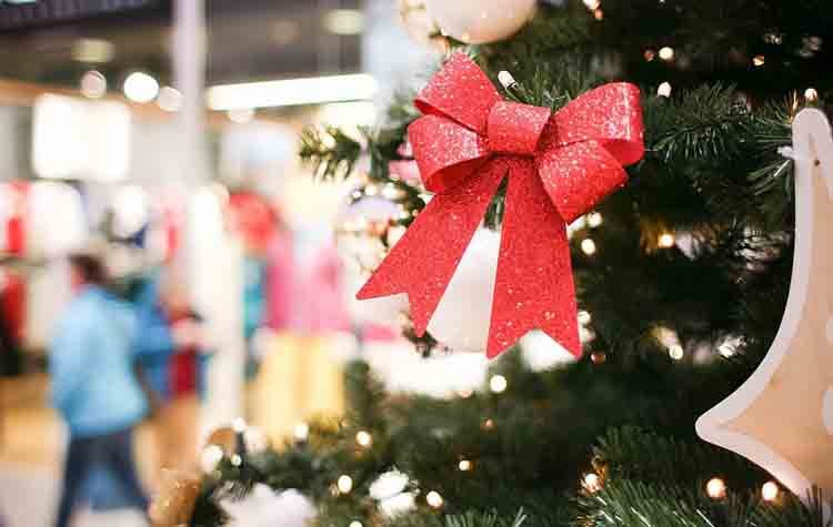 Εορταστικό ωράριο: Η λειτουργία των καταστημάτων έως την παραμονή της Πρωτοχρονιάς