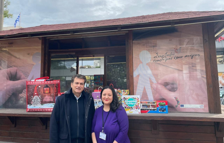 Έγιναν όλοι… Άγιος Βασίλης συγκεντρώνοντας δώρα