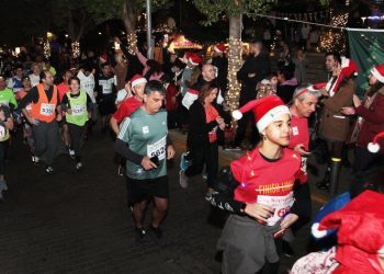 «Πλημμύρισε» από Αγιοβασίληδες δρομείς η πόλη