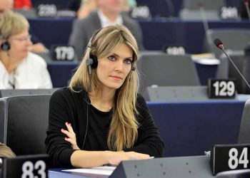 Διεγράφη η Εύα Καϊλή από το ΠΑΣΟΚ - ΚΙΝΑΛ