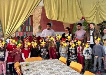 Κάλαντα στο Σικιαρίδειο από το 15ο Δημοτικό και το Forum Νέων Αμαρουσίου