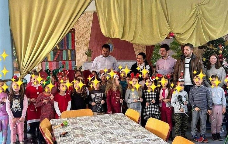 Κάλαντα στο Σικιαρίδειο από το 15ο Δημοτικό και το Forum Νέων Αμαρουσίου