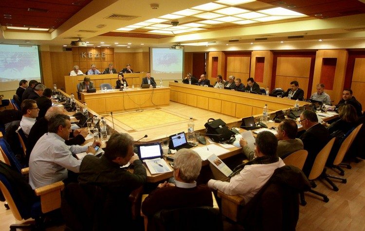 ΚΕΔΕ: «Δυσανάλογες ευθύνες των Δήμων σε σχέση με τους πόρους για σχολεία και ενεργειακό»