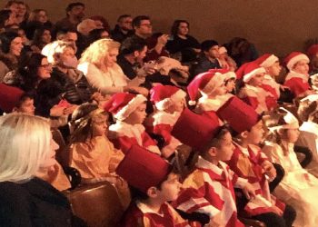 Η Μαρίνα Σταυράκη - Πατούλη στη χριστουγεννιάτικη εορτή του 1ου Νηπιαγωγείου Πεύκης