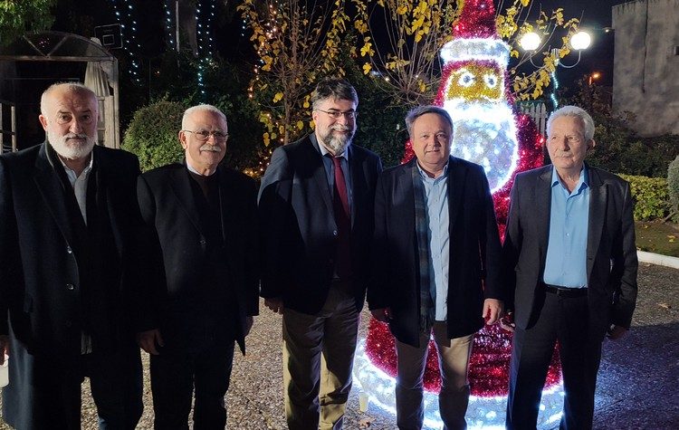 Άναψε το Χριστουγεννιάτικο δέντρο στο Μαρκόπουλο Ωρωπού