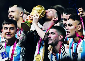 Μουντιάλ: Ποδοσφαιρική μαγεία, με… μαύρη κελεμπία