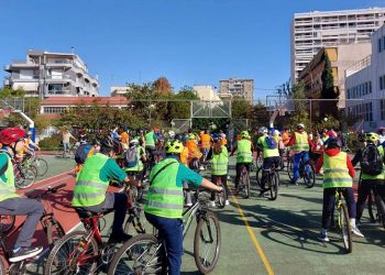 Μικροί και μεγάλοι συμετείχαν στη «Χριστουγεννιάτικη ποδηλατάδα»