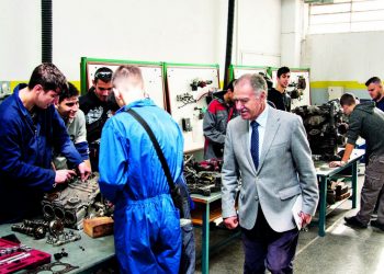 Χρειαζόμαστε πολλούς και μορφωμένους τεχνίτες