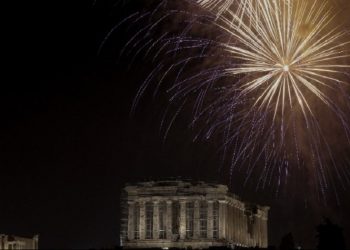 H Αθήνα υποδέχθηκε το 2023 με φαντασμαγορικό θέαμα