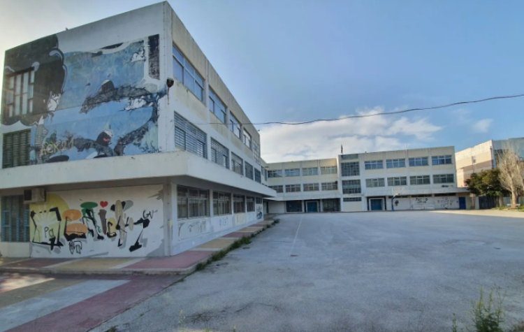 Επίθεση εξωσχολικών σε Γυμνάσιο της Νέας Ιωνίας με τραυματισμό μαθητή