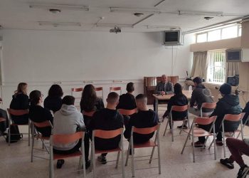 Στο Λύκειο Αγίου Στεφάνου ο Γ. Καλαφατέλης: «Να στηρίξουμε με ειλικρίνεια τα παιδιά μας»