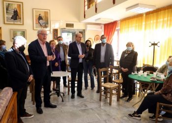 Επίσκεψη Κωστή Χατζηδάκη στο κεντρικό ΚΑΠΗ Αμαρουσίου
