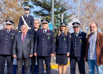 Πρωτοχρονιάτικα δώρα στον πιο διάσημο τροχονόμο, αυτόν της Κηφισιάς