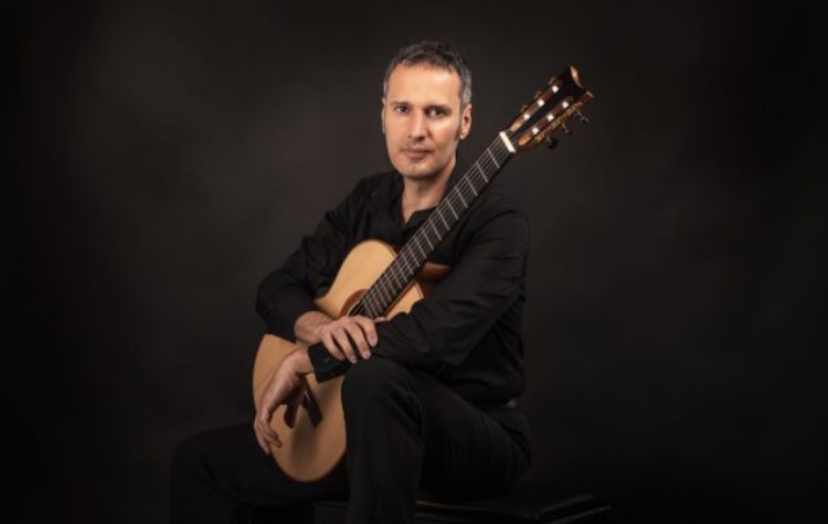 Μανόλης Ανδρουλιδάκης: Ρεσιτάλ κιθάρας και ελληνικής μουσικής στο «Από Κοινού Θέατρο»