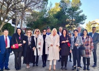 Στον αγιασμό των υδάτων στον Ι.Ν. Αγίου Παντελεήλονος Πεύκης η Μαρίνα Πατούλη Σταυράκη