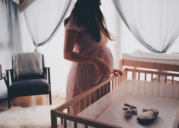 «Αγκαλιάζοντας την εμπειρία της απώλειας εγκυμοσύνης» από τη Σχολή Γονέων