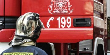 Φωτιά σε τουριστικό λεωφορείο στην Περιφερειακή Υμηττού – Σώοι οι επιβάτες
