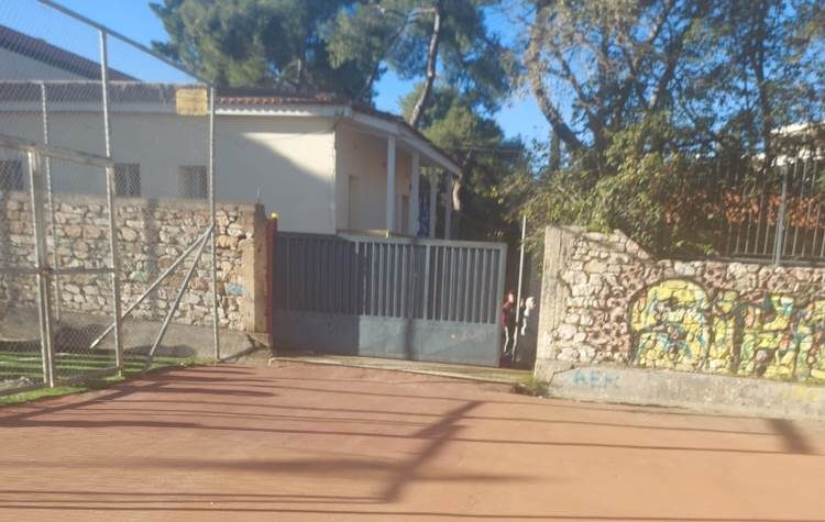 Γονείς 1ου Λυκείου: «Η διεύθυνση του 2ου Γυμνασίου συνεχίζει να εμποδίζει την πρόσβαση καθηγητή ΑμεΑ»