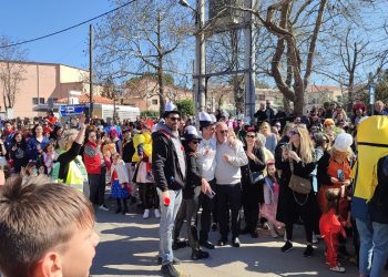1η Καρναβαλική Παρέλαση: Ατελείωτο κέφι και γλέντι στον Δήμο Διονύσου