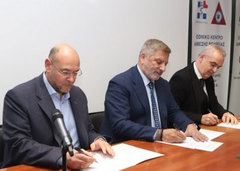 Το ΕΚΑΒ προμηθεύεται 52 ασθενοφόρα με 3,4 εκατ. € από την Περιφέρεια Αττικής