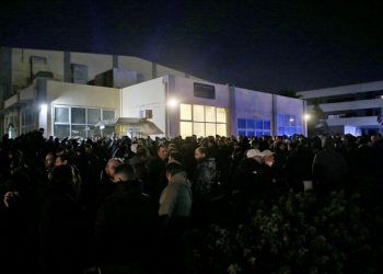 Επεισόδια στο κλειστό του Αγίου Θωμά - Aναβλήθηκε ο αγώνας Παναθηναϊκός - Ολυμπιακός