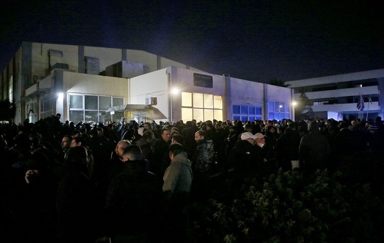 Επεισόδια στο κλειστό του Αγίου Θωμά - Aναβλήθηκε ο αγώνας Παναθηναϊκός - Ολυμπιακός