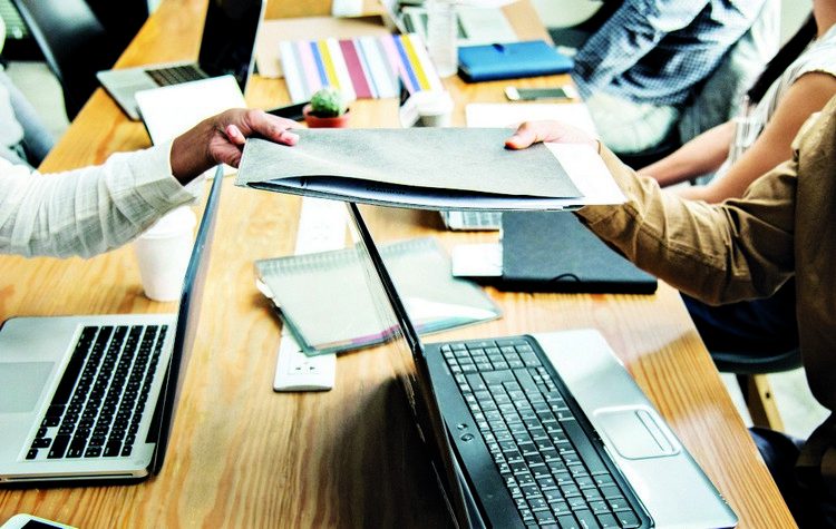 Κόντρες… στα «κόκκινα»